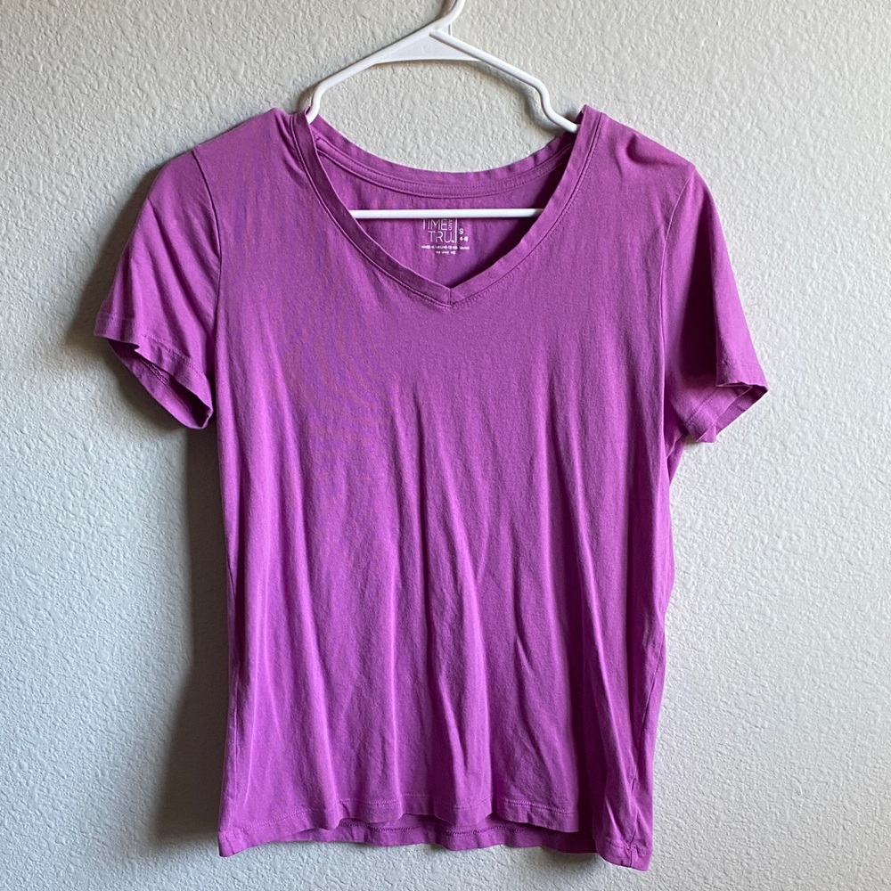 Time and Tru Magenta VNeck Short Sleeve Top (NWOT)